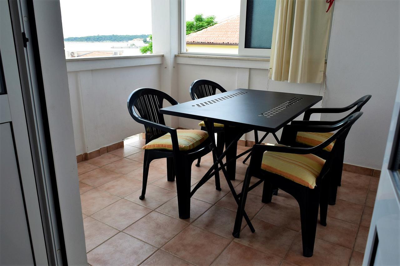 Sunnyy Beacch Apartments Banjol Dış mekan fotoğraf